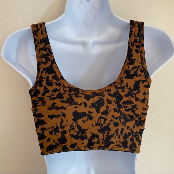 Varley Let's Move Kellam Bra
- Bronze Cheetah. SIZE. SMALL - Picture 5 of 16